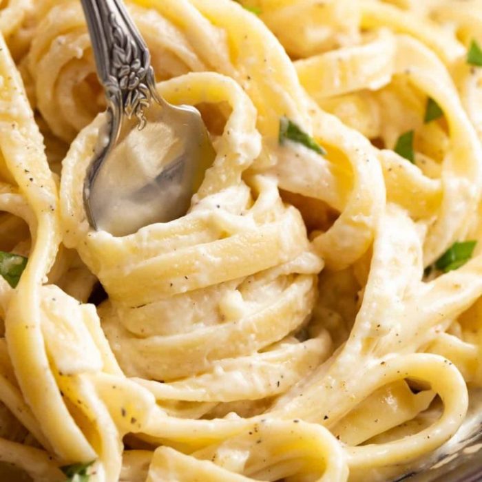 Alfredo sauce recipe with nutmeg