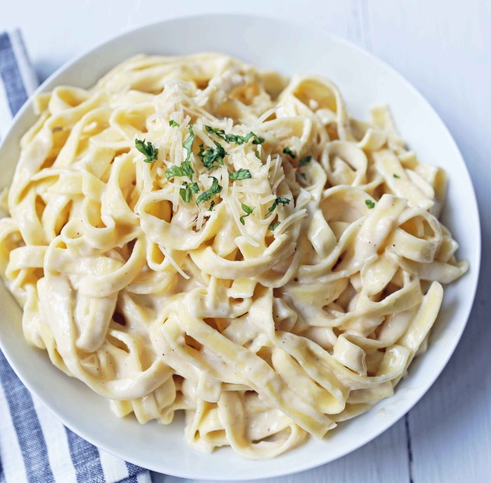 Alfredo sauce and noodles recipe